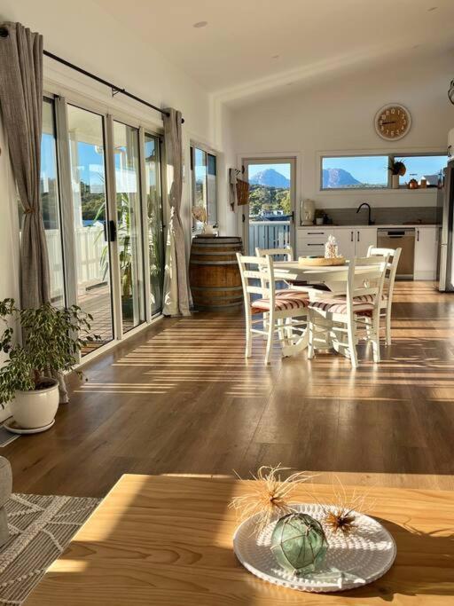 Viola - Seaside Retreat Villa Coles Bay Eksteriør bilde